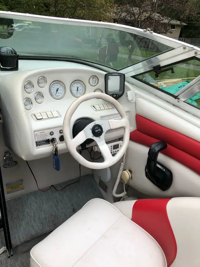 Crownline in Powerboats & Motorboats in St. Catharines - Image 7