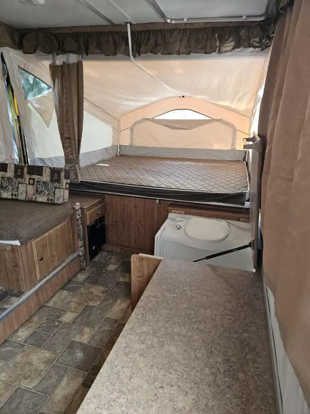 2011 Flagstaff Tent Trailer by Forest River in RVs & Motorhomes in Vernon - Image 8