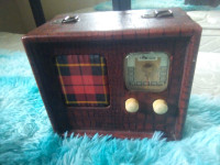 Vintage Trav-Ler radio