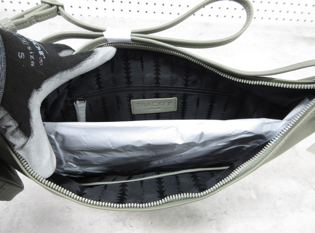 Leather purse in Women's - Bags & Wallets in Oakville / Halton Region - Image 3
