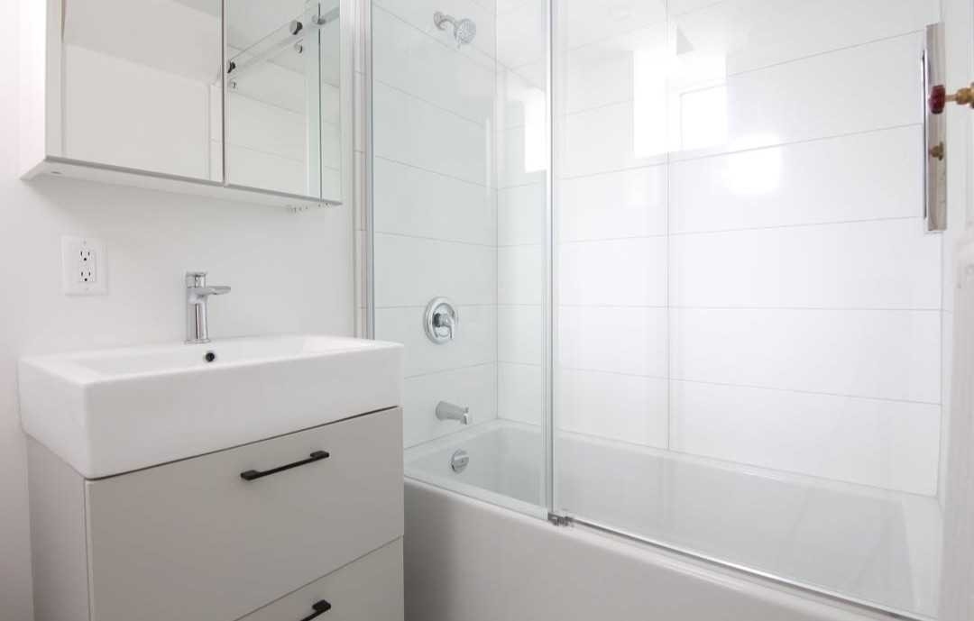 5352 Av. du Parc — photo 2