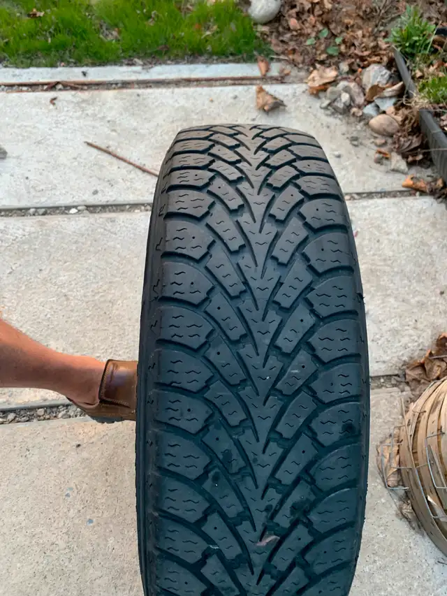 Used winter tires on rim (set of 4 tires) in Tires & Rims in Mississauga / Peel Region - Image 5