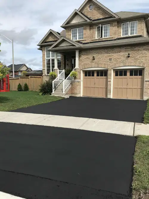 Room in 3 bedroom unit in Heritage Park very close to Trent university. Currently 2 of the rooms are...