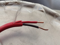 Câble 2C x 18 awg en Cuivre solide 300V PVC rouge – Roul. 246'