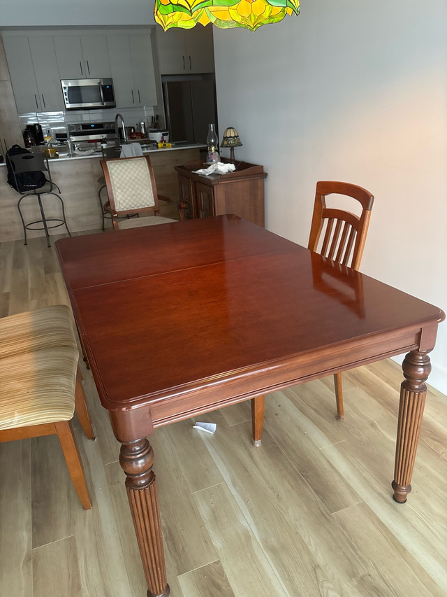 Table de Salle à Manger en Bois Massif dans Mobilier de salle à manger et cuisine  à Sherbrooke - Image 2