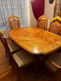 Solid Oak Dining Room table with 6 chairs 