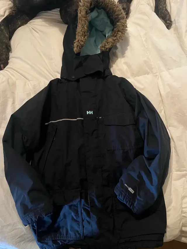 Helly Hansen Girls Size 9 Winter Coat Jacket  in Kids & Youth in Kingston - Image 2