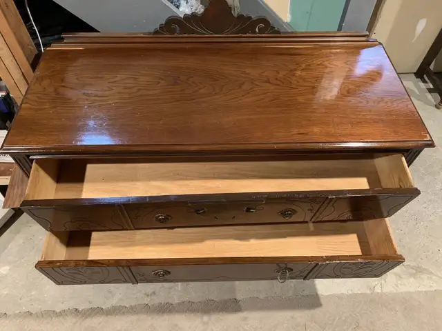 1900’s antique Hutch cabinet and buffet table in Hutches & Display Cabinets in Mississauga / Peel Region - Image 7
