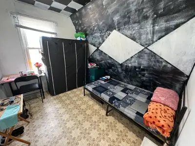 Private Room for Rent in 475