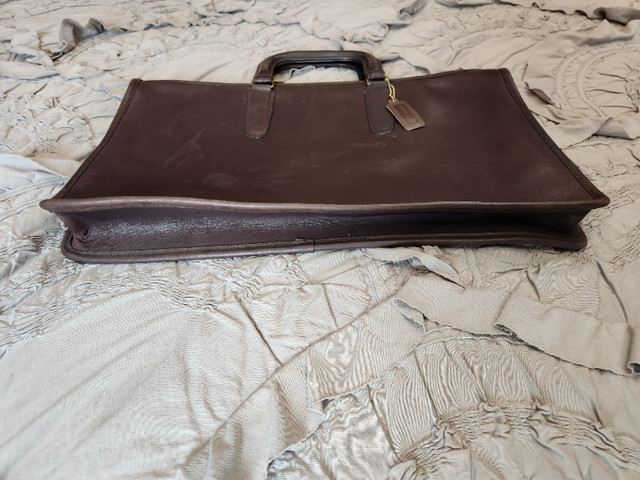 Authentic Coach Vintage Leather Document Holder/ Briefcase Bag in Women's - Bags & Wallets in Strathcona County - Image 3