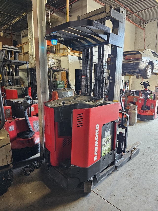 Raymond reach truck forklift Heavy Equipment Mississauga / Peel Region Kijiji