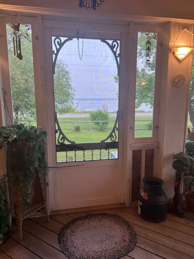  3 Bed, 2 Bath Lakefront Home on 5 Acres in Houses for Sale in Winnipeg - Image 3