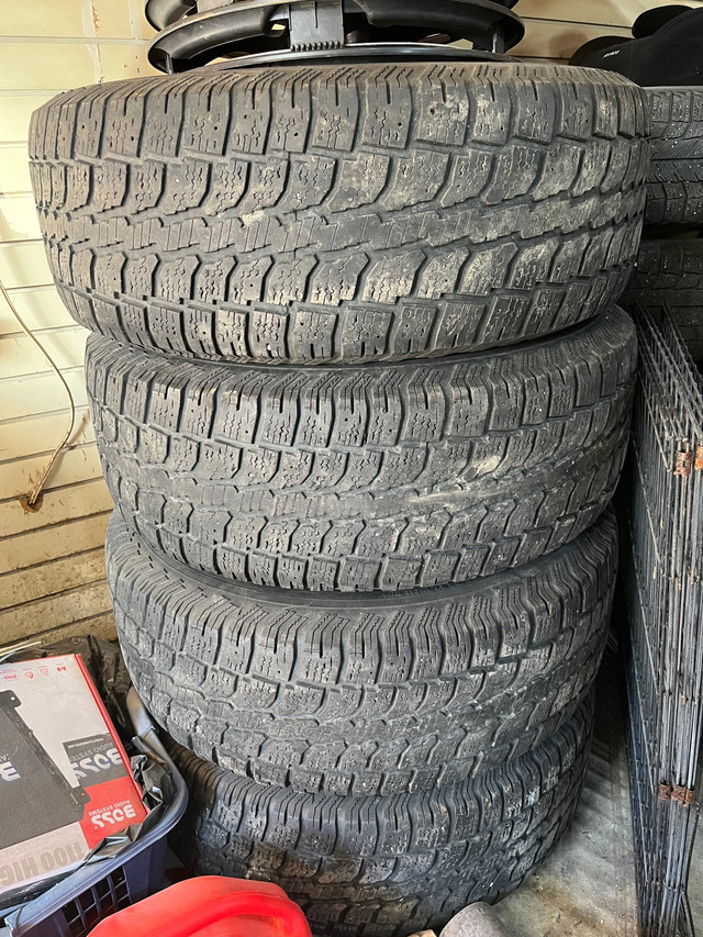 265/70/17 winter tires on rims in Tires & Rims in Quesnel