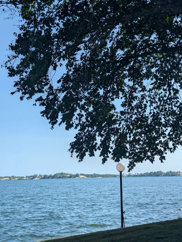 Waterfront Vacation Rental - Overlooking Sandbanks in Ontario in Canada - Image 10
