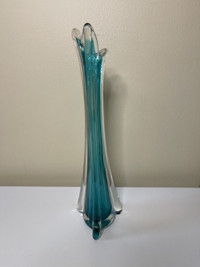 Vase en verre soufflé turquoise