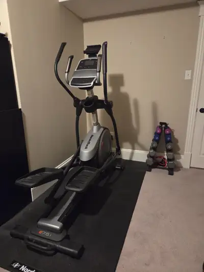 NordicTrack e7.5i Elliptical Exercise Machine. Includes User's Manual. Does not include mat and dumb...