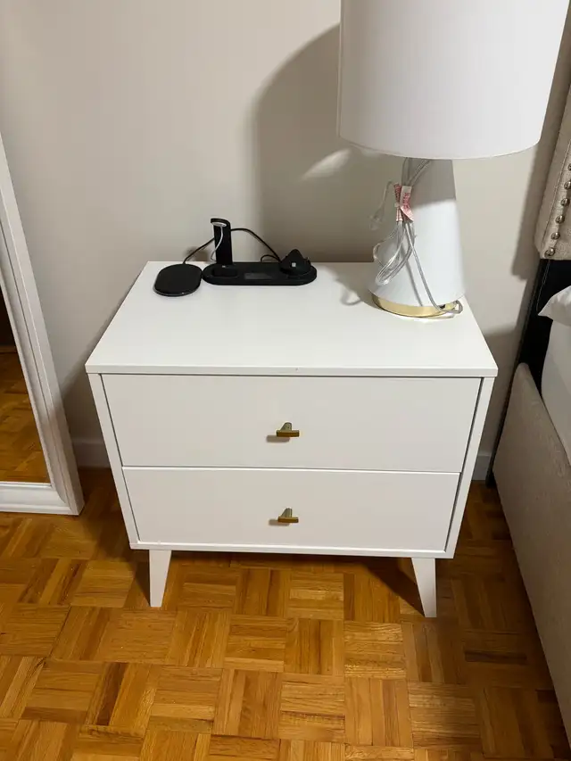 2 nightstands / 2 tables de nuits in Windows, Doors & Trim in City of Montréal - Image 4