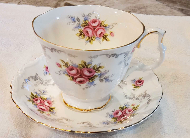 Vintage 1970's Royal Albert teacup and saucer Tranquillity in Arts & Collectibles in Hamilton - Image 3