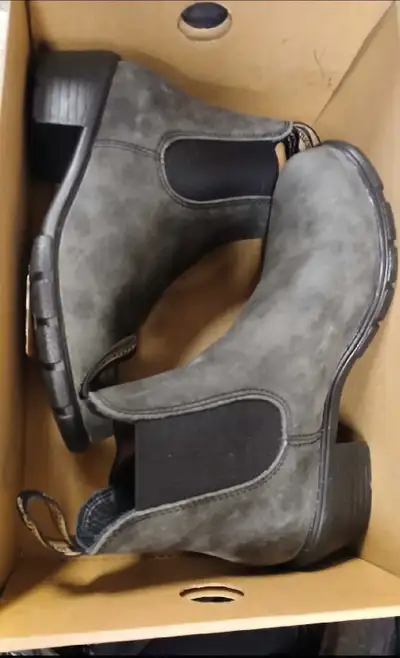 BRAND NEW Women’s Blundstones -- 4.5 AUS - Grey w/Heel, View more