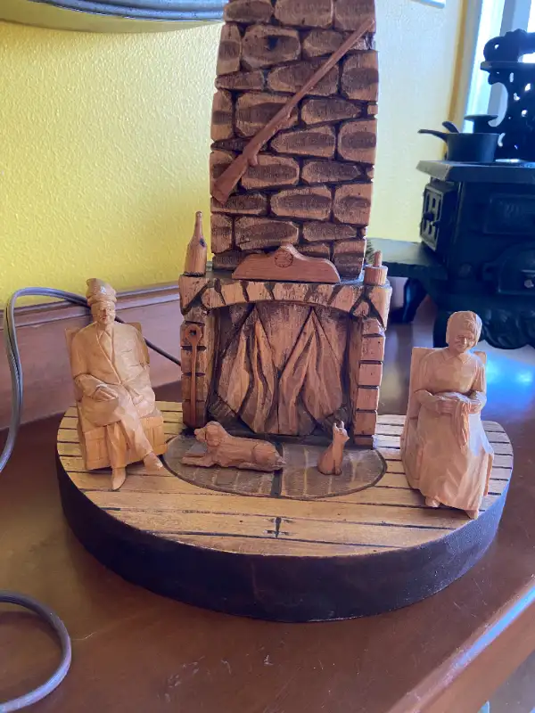 Vintage Hand-Carved Wood Lamp by Quebec Artisan Gerard Fortin in Arts & Collectibles in Oshawa / Durham Region - Image 3