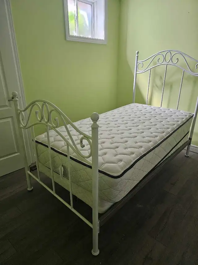 Twin bed for sale in Beds & Mattresses in Kitchener / Waterloo - Image 2