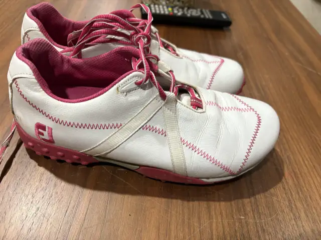 women’s size 8 golf shoes  in Golf in Guelph - Image 2