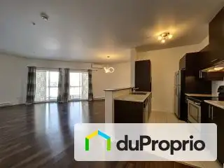 Superbe condo. Une grande superficie de 930 pi2 avec stationnement intérieur, situé dans un secteur...