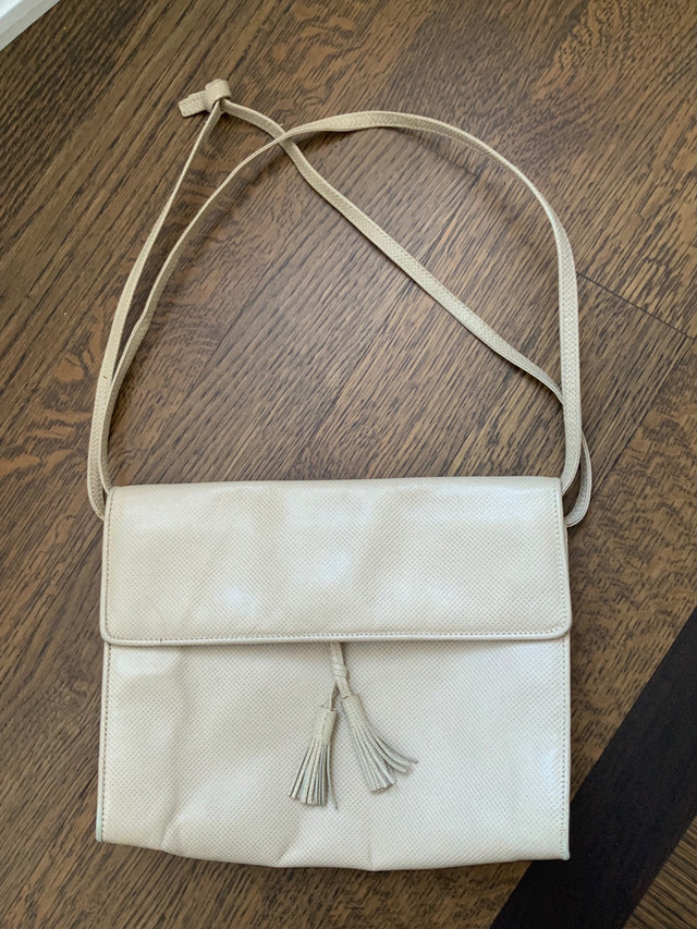 Vintage 90’S BOTTEGA VENETA Cream White Textured Tassel Shoulder in Women's - Bags & Wallets in City of Toronto - Image 4