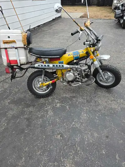 Découvrez cette moto de collection Honda CT 70 de 1972, un véritable morceau d'histoire sur roues! C...
