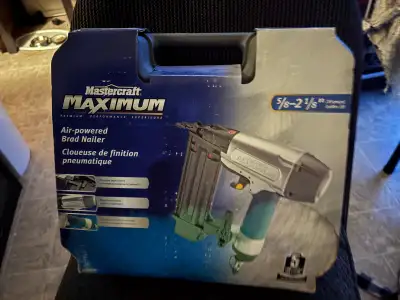 This Mastercraft Maximum air-powered brad nailer, featuring a 5/8 to 2 1/8 inch capacity for 18-gaug...
