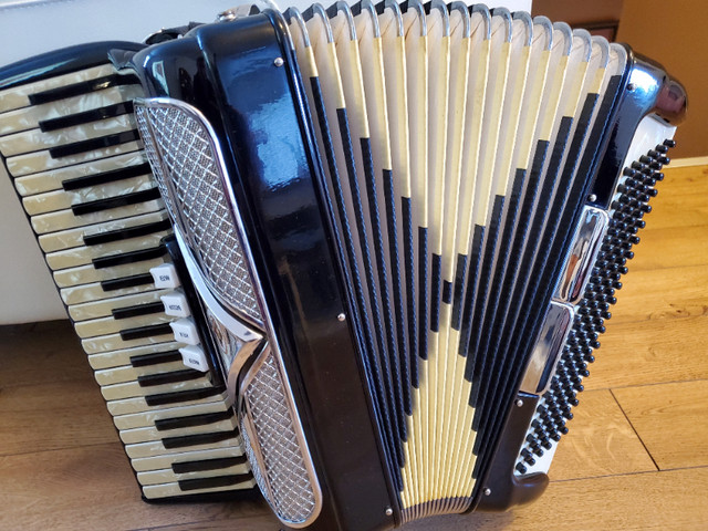 Accordion Vivona in Pianos & Keyboards in Kitchener / Waterloo - Image 2