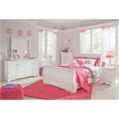 ASHLEY QUEEN 6PC  BEDROOM SET REG. $2099 FINANCING AVAILABLE, View more