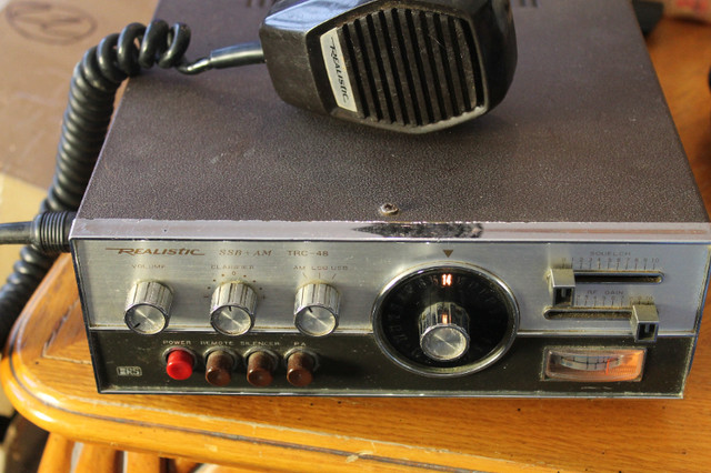 REALISTIC TRC-48 23 CHANNEL AM/SSB CB TRANSCEIVER in General Electronics in Hamilton - Image 2