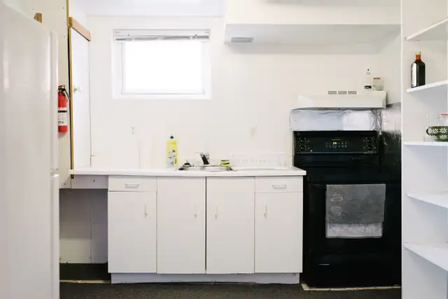 $680 7 Rooms Student rental housing near University of waterloo in Long Term Rentals in Kitchener / Waterloo - Image 8