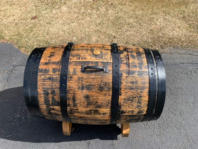 Whiskey Barrel Beer Cooler dans Décoration extérieure  à Ouest de l’Île