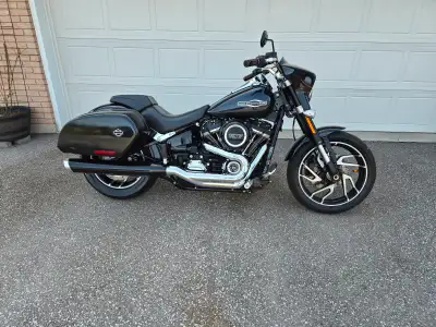 2020 Sport Glide. Midnight Blue (looks black without bright sunlight) this is 2 bikes in 1...strip i...