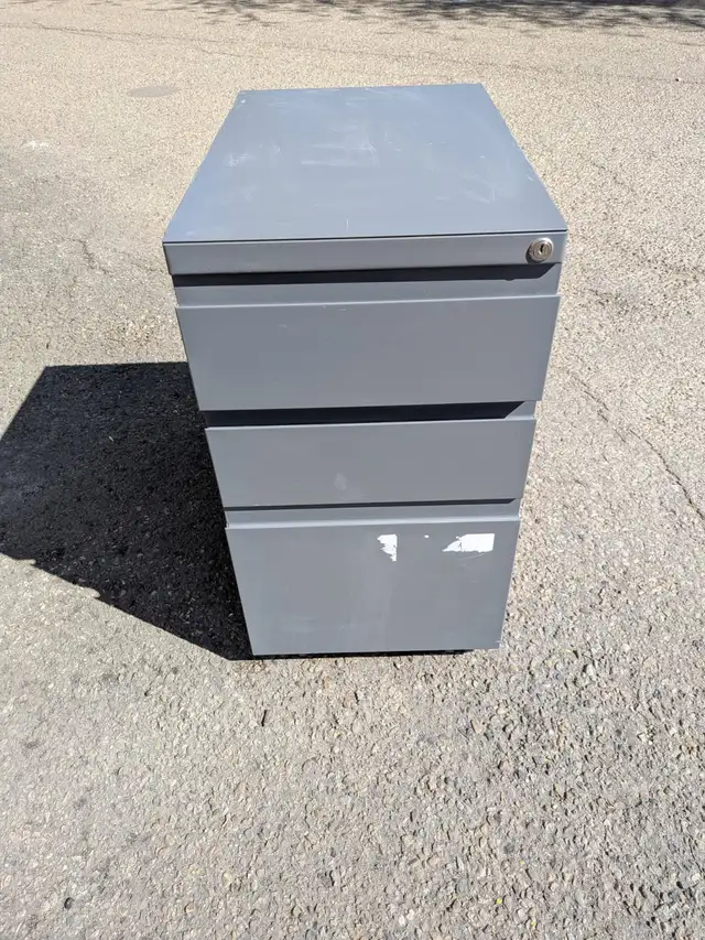 Nice metal cabinets / mobile pedestals for sale at $18 each in Bookcases & Shelving Units in Edmonton - Image 2