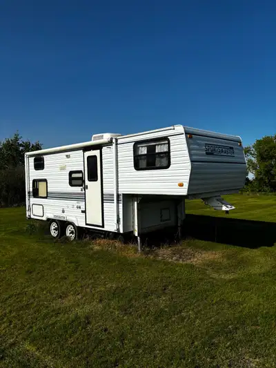 1995 Sports Master 19 foot camper Everything but the fridge works. Could be a simple fix never looke...