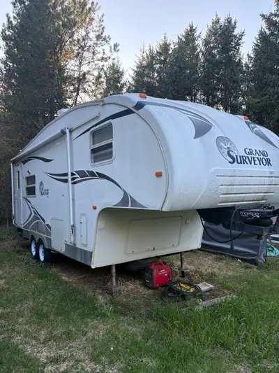 2005 Forest River Grand Surveyor Half ton towable, 6000lbs 25 feet long Upgraded trail air pin box w...