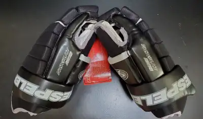 Selling HOCKEY GLOVES Condition: BRAND NEW WITH TAGS Brand: HESPELER Model: ROGUE RX 10 = HGLRX10 Si...
