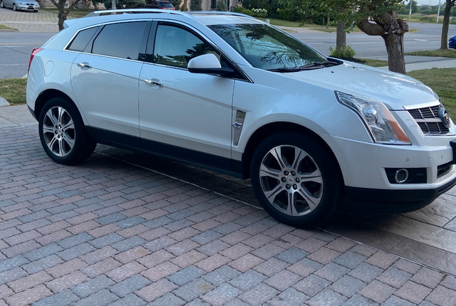 Cadillac SRX  in Cars & Trucks in Markham / York Region