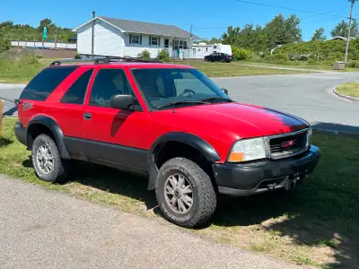 05 jimmy zr2. In really good shape for the year. Everything works except ac and fuel gauge. Just bro...