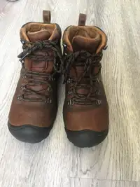 Keen Pyrenees Women 6.5 hiking boots