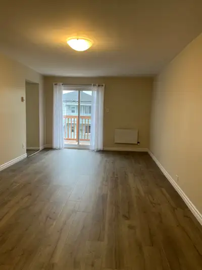 Grand appartement avec 2 chambres à coucher, très bien situé à Hull (à 10 minutes d’Ottawa), séparé...