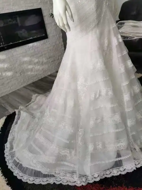 Elegant Wedding Dress in Wedding in Calgary - Image 4