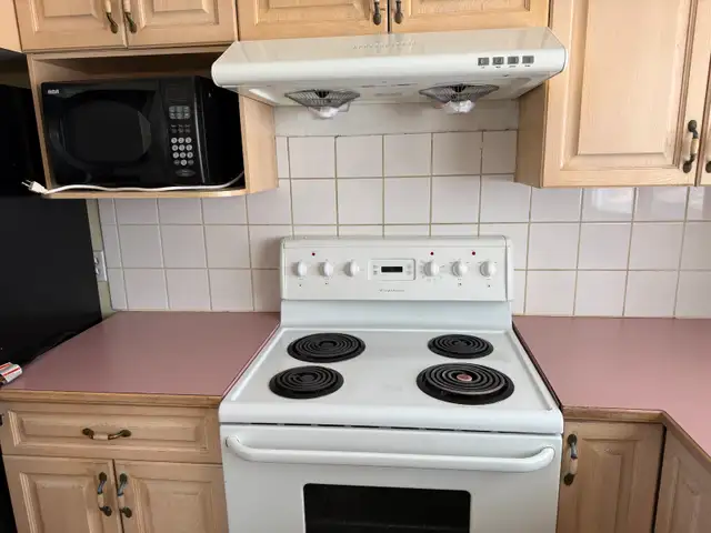 64AVE 4ST NW Bi-level upstairs for rent(T2K 4H9).