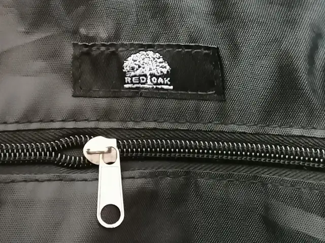 DUFFLE BAG in Women's - Bags & Wallets in Kitchener / Waterloo - Image 4