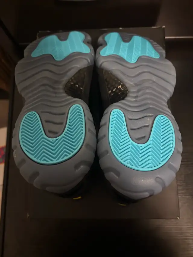 Jordan 11 Gamma Blue size 10.5 in Men's Shoes in City of Toronto - Image 8