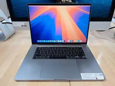 Apple Macbook Pro 15 Inch Retina Touchbar / Touch ID Intel Core i7 2.2 Ghz 6 Core Ram 16 GB DDr4 Dis...