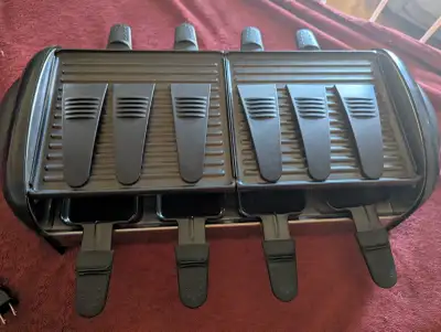 Grill/ Raclette (Plaques Reversible), Tout les accessoires compris. (8 spatules et 8 poêlons) Compta...